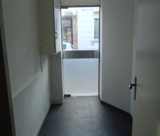 Bureau privé 22 m² 2 postes Coworking Rue de l'Égalité Castelsarrasin 82100 - photo 4